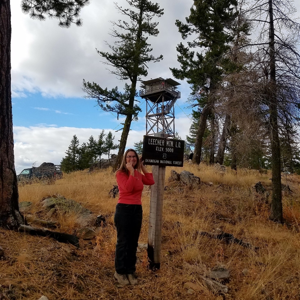 Meet your Posher, Leslie, POSH AMBASSADOR 💜 - Picture 6 of 10